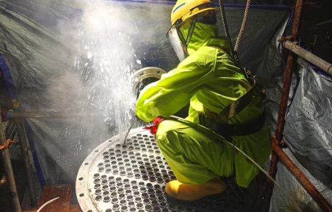 HE Cleaning with Hydroblaster at ZA III Plant 1 Turnaround, Petrokimia Gresik